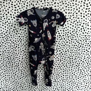 Bamboo Romper Bums and Roses Short Sleeve I need space 12-18 month EUC
